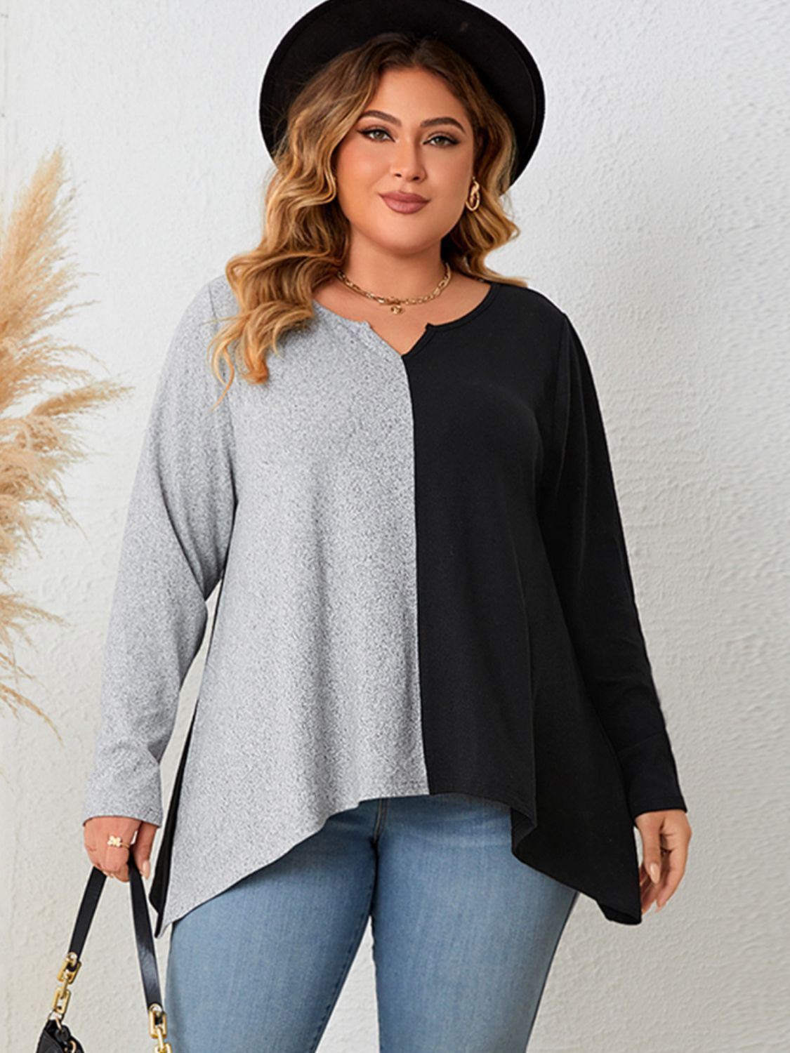 Plus Size Contrast Notched Neck T-Shirt  Krazy Heart Designs Boutique Black 1XL 